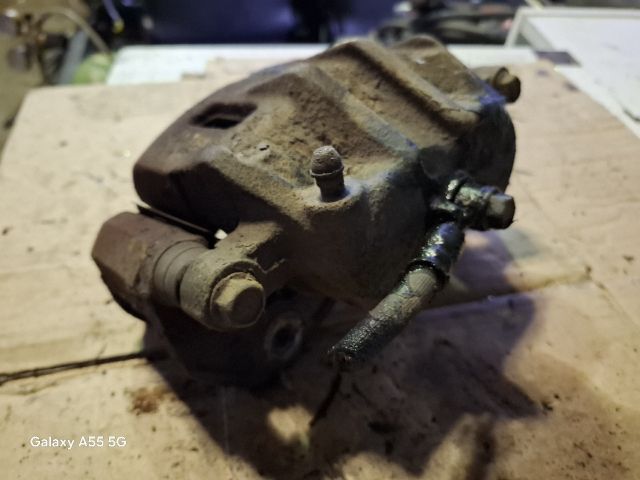 bontott KIA SORENTO Bal első Féknyereg Munkahengerrel