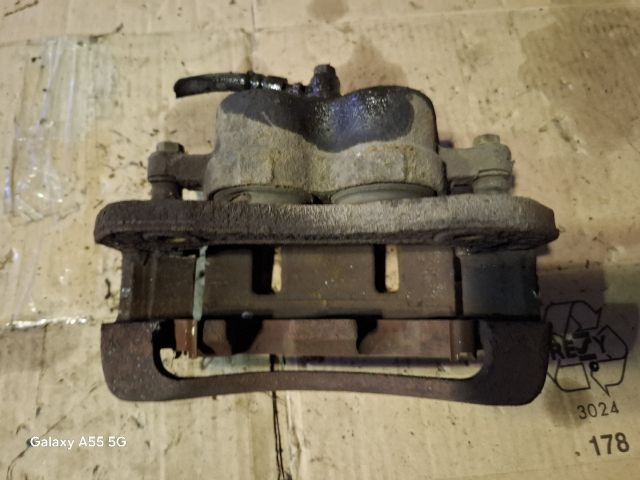 bontott KIA SORENTO Bal első Féknyereg Munkahengerrel