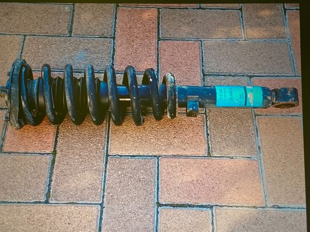 bontott KIA SORENTO Bal első Gólyaláb (Lengécsillapító, Rugó)