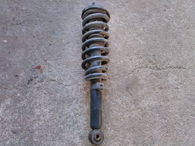 bontott KIA SORENTO Bal első Gólyaláb (Lengécsillapító, Rugó)