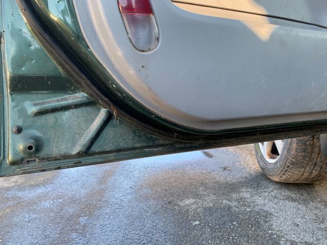 bontott KIA SORENTO Bal első Gólyaláb (Lengécsillapító, Rugó)