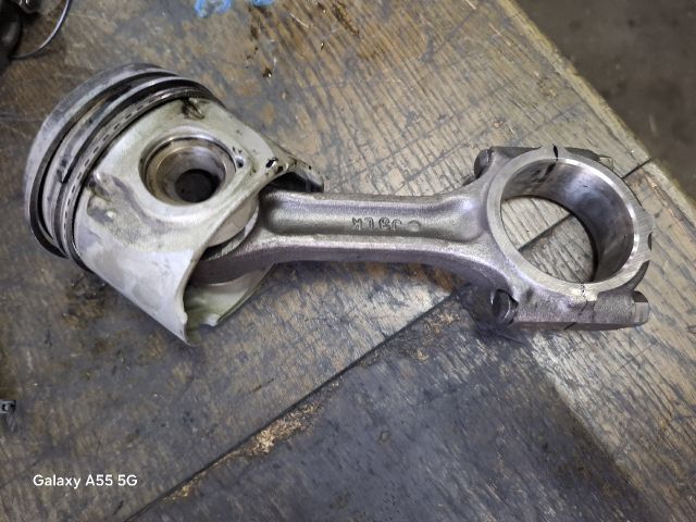 bontott KIA SORENTO Dugattyú és Hajtókar