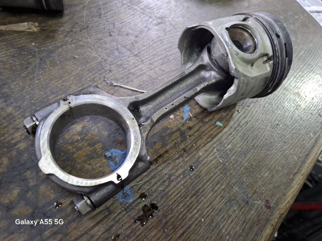 bontott KIA SORENTO Dugattyú és Hajtókar