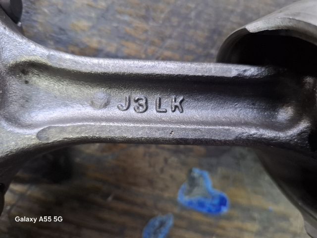 bontott KIA SORENTO Dugattyú és Hajtókar