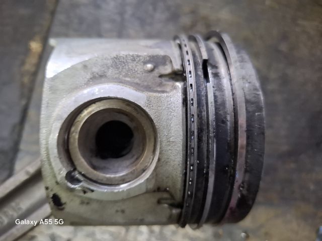 bontott KIA SORENTO Dugattyú és Hajtókar