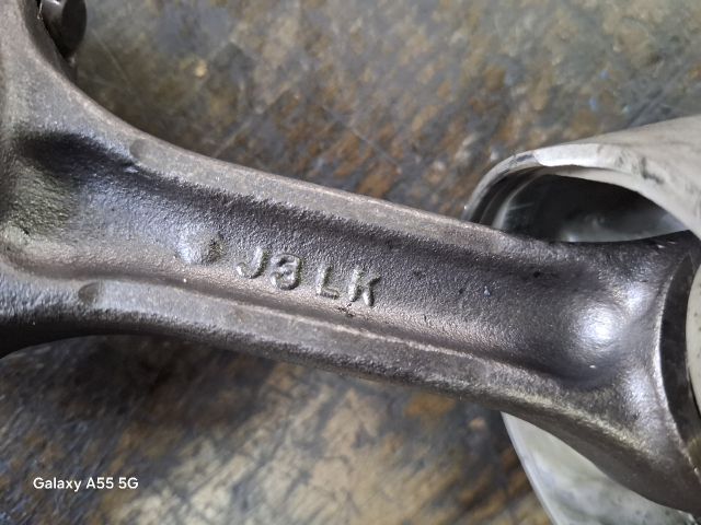 bontott KIA SORENTO Dugattyú és Hajtókar