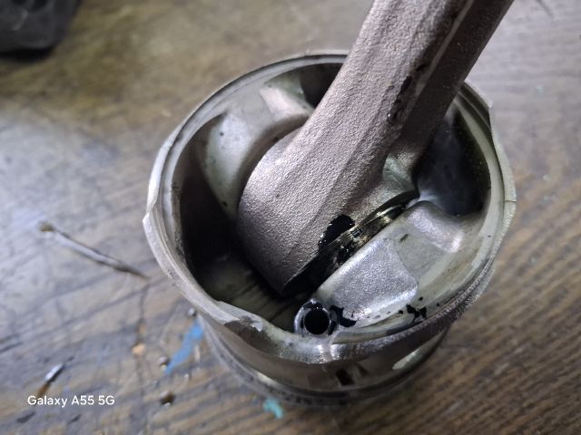 bontott KIA SORENTO Dugattyú és Hajtókar