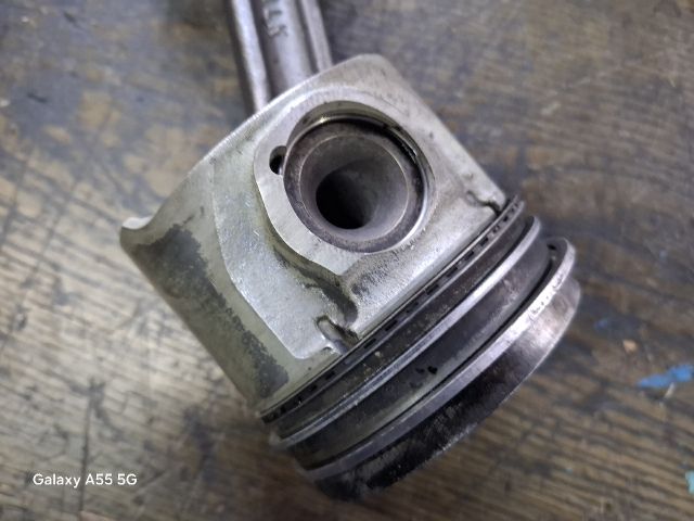 bontott KIA SORENTO Dugattyú és Hajtókar