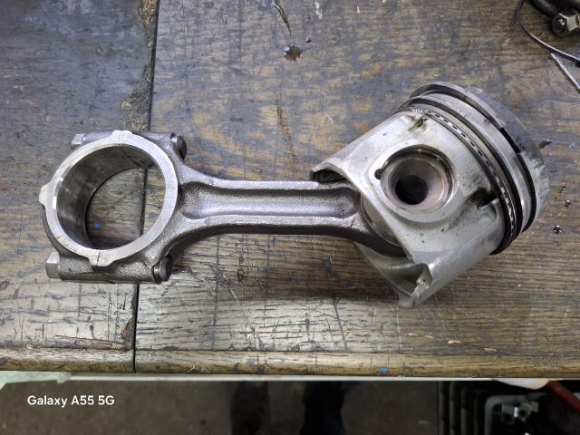 bontott KIA SORENTO Dugattyú és Hajtókar