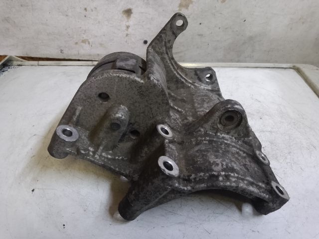 bontott KIA SORENTO Generátor Tartó Bak