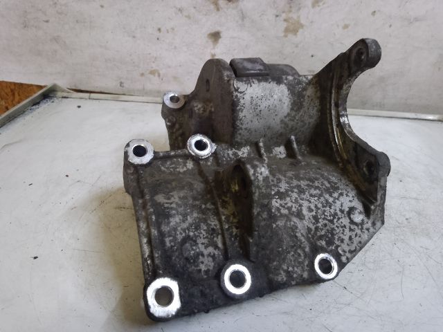 bontott KIA SORENTO Generátor Tartó Bak