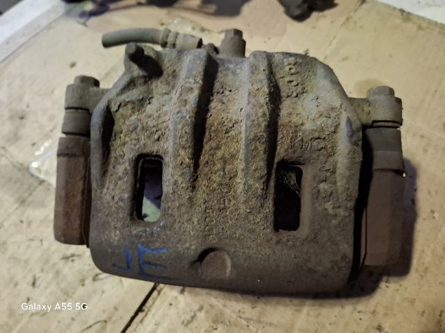 bontott KIA SORENTO Jobb első Féknyereg Munkahengerrel