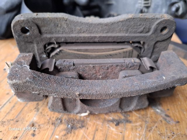 bontott KIA SORENTO Jobb hátsó Féknyereg Munkahengerrel