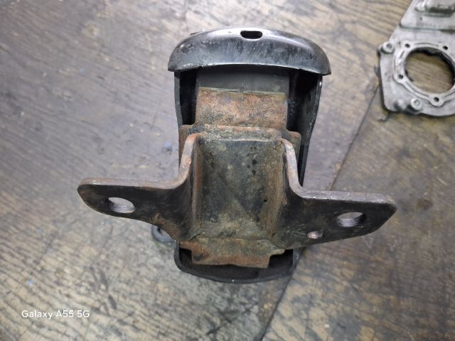 bontott KIA SORENTO Motor Tartó Bak (Fém)