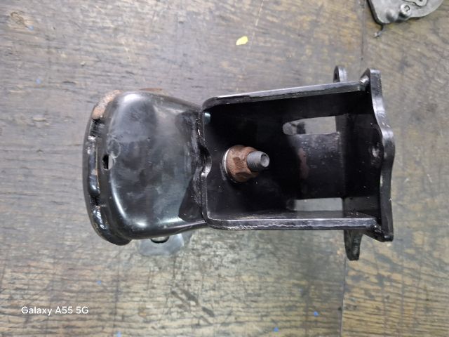 bontott KIA SORENTO Motor Tartó Bak (Fém)