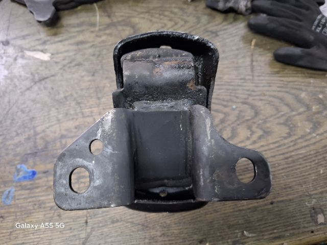 bontott KIA SORENTO Motor Tartó Bak (Fém)