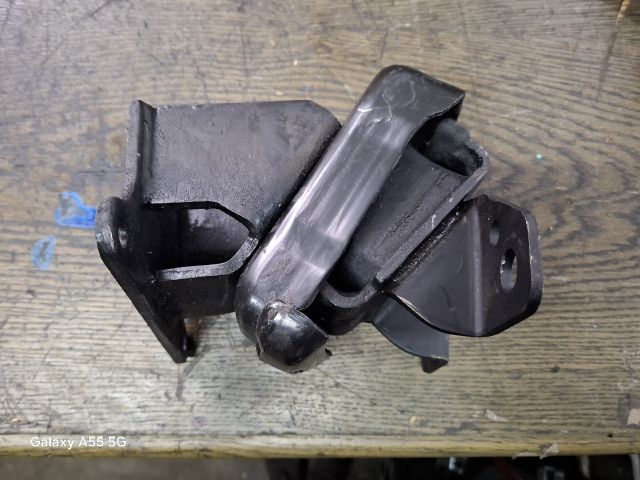 bontott KIA SORENTO Motor Tartó Bak (Fém)