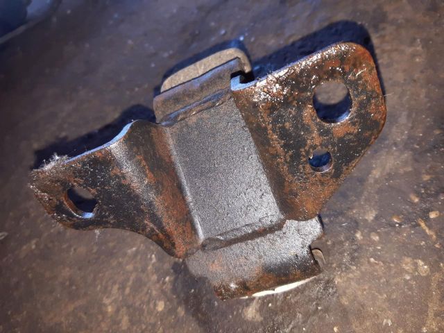 bontott KIA SORENTO Motor Tartó Bak (Pozíciófüggetlen)