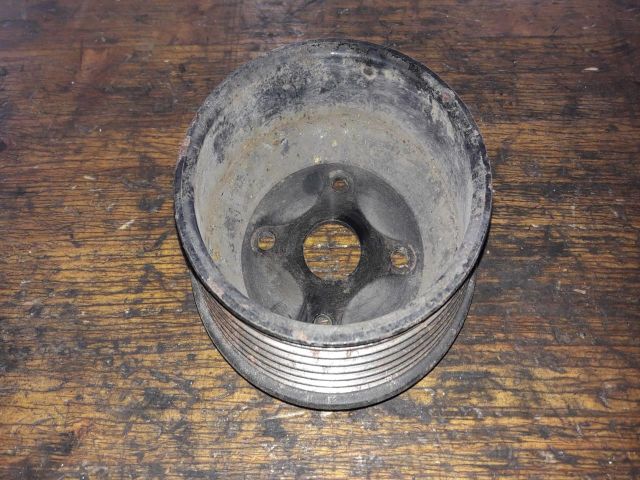 bontott KIA SORENTO Vízpumpa Szíjtárcsa