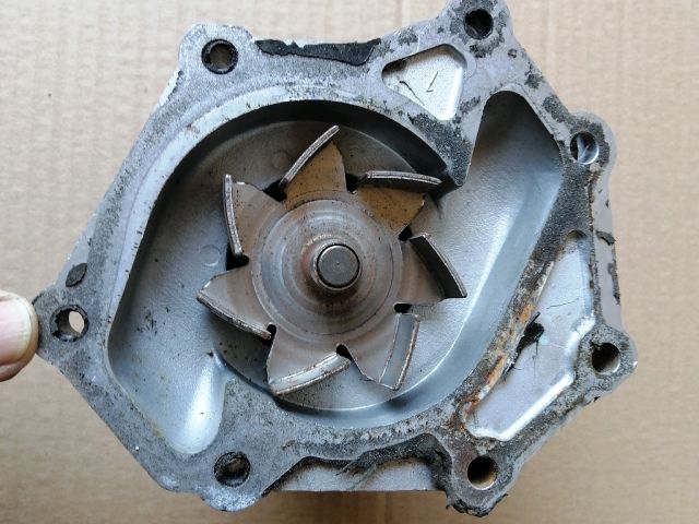 bontott KIA SORENTO Vízpumpa