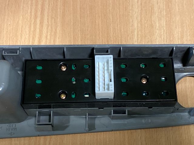 bontott KIA SORENTO Ablakemelő Kapcsoló Négyes / Kettes