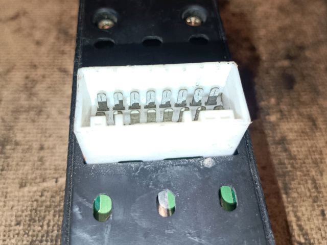 bontott KIA SORENTO Ablakemelő Kapcsoló Négyes / Kettes