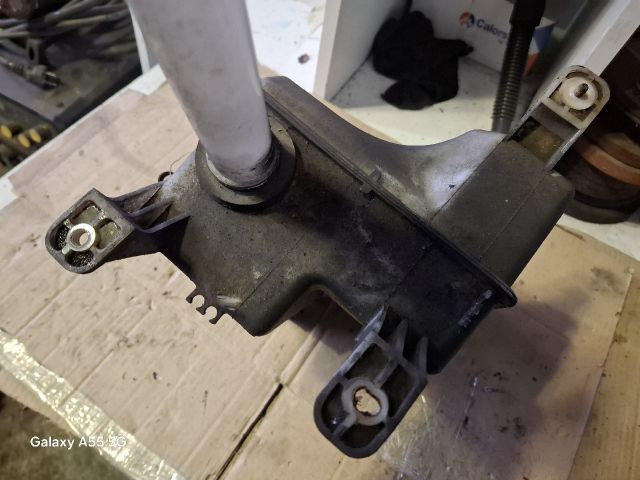 bontott KIA SORENTO Ablakmosó Tartály