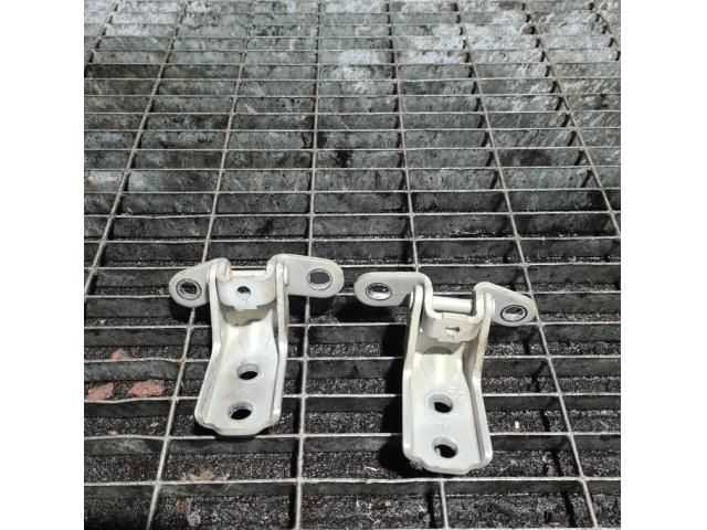 bontott KIA SORENTO Ajtó Zsanér (Pozíciófüggetlen)