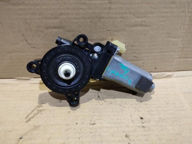 bontott KIA SORENTO Bal első Ablakemelő Motor