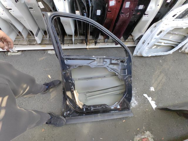 bontott KIA SORENTO Bal első Ajtó (Üres lemez)