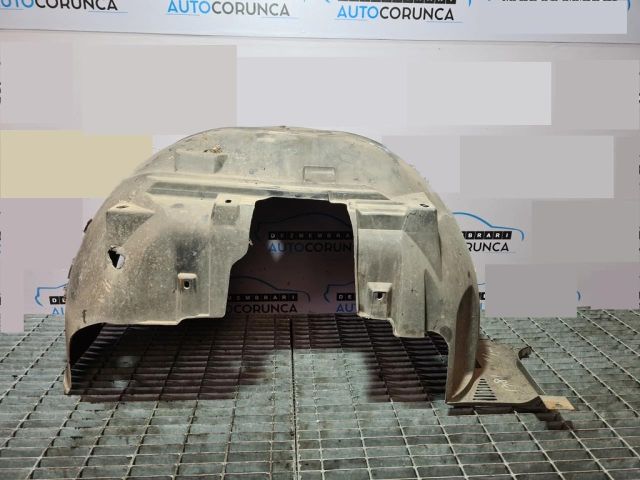 bontott KIA SORENTO Bal első Dobbetét (Kerékjárati, Műanyag)