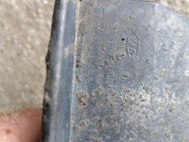 bontott KIA SORENTO Bal első Sárvédő Gumi