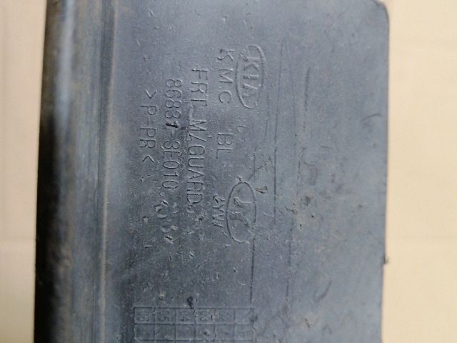 bontott KIA SORENTO Bal első Sárvédő Gumi