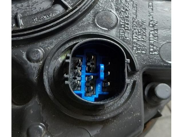 bontott KIA SORENTO Bal Fényszóró