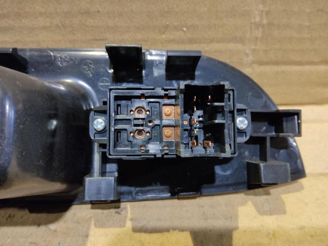 bontott KIA SORENTO Bal hátsó Ablakemelő Kapcsoló