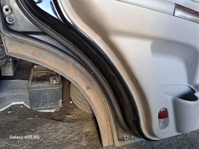 bontott KIA SORENTO Bal hátsó Ajtó (Részeivel)