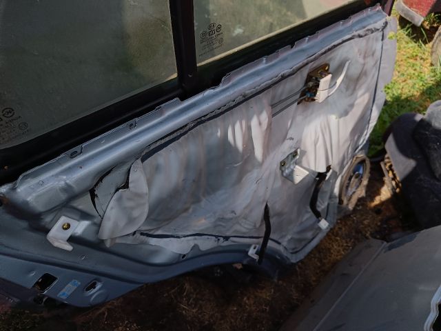 bontott KIA SORENTO Bal hátsó Ajtó (Részeivel)