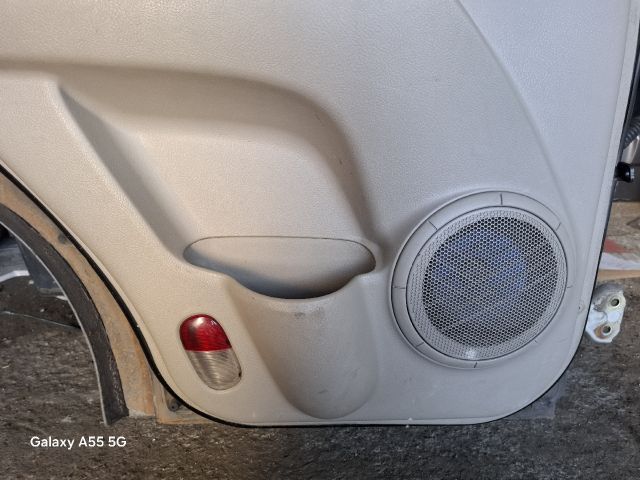 bontott KIA SORENTO Bal hátsó Ajtó (Részeivel)