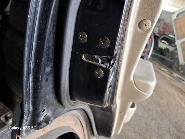 bontott KIA SORENTO Bal hátsó Ajtó (Részeivel)