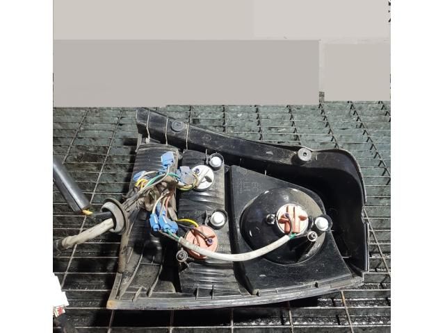 bontott KIA SORENTO Bal Hátsó Lámpa