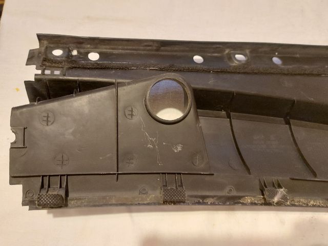 bontott KIA SORENTO Bal Levélrács Záróvég