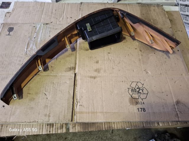 bontott KIA SORENTO Bal Szellőző