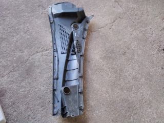 bontott KIA SORENTO Bal Szélvédő Alatti Vízelvezető Műanyag