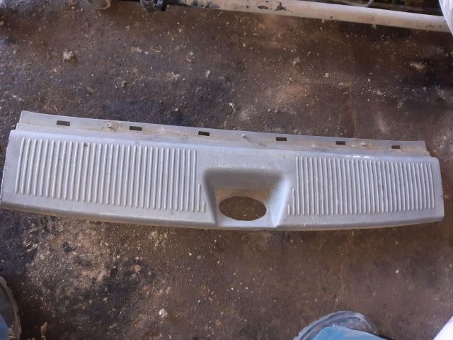 bontott KIA SORENTO Csomagtérajtó Burkolat Alsó