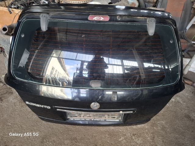 bontott KIA SORENTO Csomagtérajtó (Részeivel)