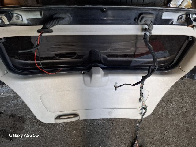 bontott KIA SORENTO Csomagtérajtó (Részeivel)