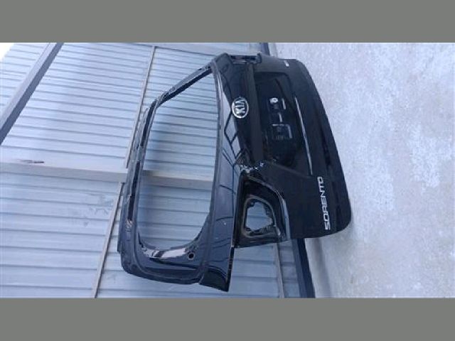 bontott KIA SORENTO Csomagtérajtó (Üres lemez)