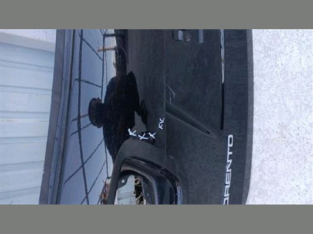 bontott KIA SORENTO Csomagtérajtó (Üres lemez)