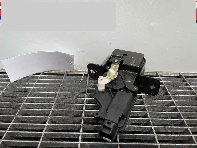 bontott KIA SORENTO Csomagtérajtó Ütköző