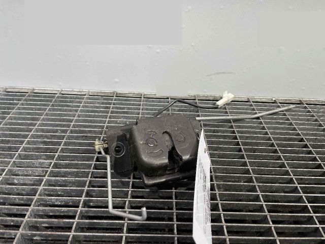 bontott KIA SORENTO Csomagtérajtó Ütköző